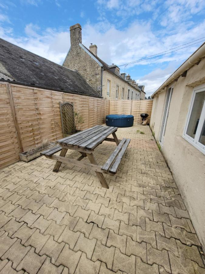 Beau Chalet 6 Personnes Avec Jacuzzi Tilly-sur-Seulles Exterior photo